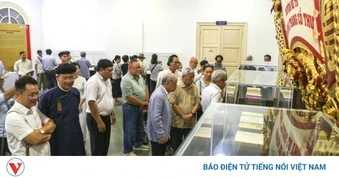 Giới thiệu 34 bản sách quý và cổ thư của triều Nguyễn