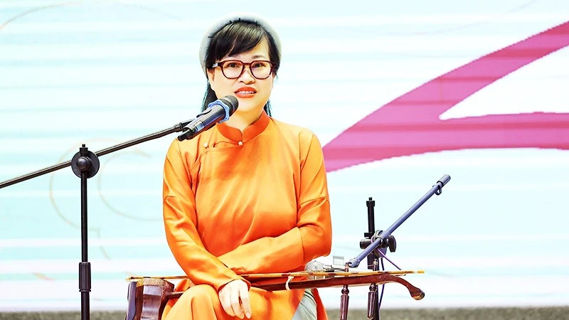 Giữ xẩm bằng cách truyền cho lớp trẻ Giữ xẩm bằng cách truyền cho lớp trẻ