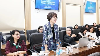 Giữa dòng thời sự, vẫn cần những giọng văn