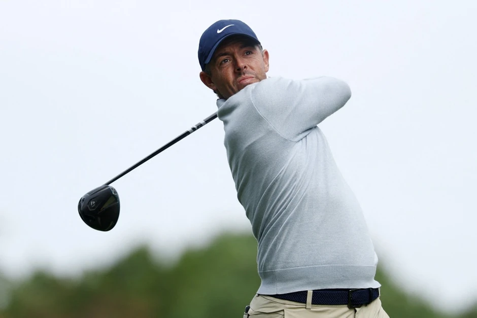 Golfer số 2 thế giới thích đọc sách giấy Golfer số 2 thế giới thích đọc sách giấy
