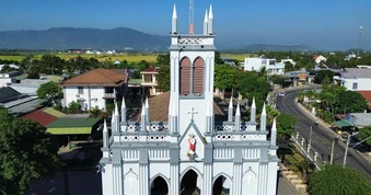 Hà Dừa - giáo đường hàng trăm năm tuổi bên dòng sông Cái