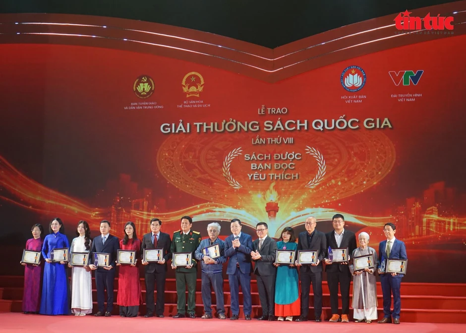 Hai bộ sách lịch sử xuất sắc giành giải A Giải thưởng Sách Quốc gia lần thứ 8 Hai bộ sách lịch sử xuất sắc giành giải A Giải thưởng Sách Quốc gia lần thứ 8