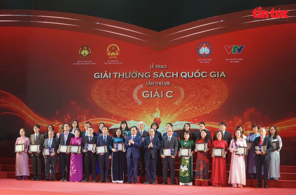 Hai bộ sách lịch sử xuất sắc giành giải A Giải thưởng Sách Quốc gia lần thứ 8 Hai bộ sách lịch sử xuất sắc giành giải A Giải thưởng Sách Quốc gia lần thứ 8