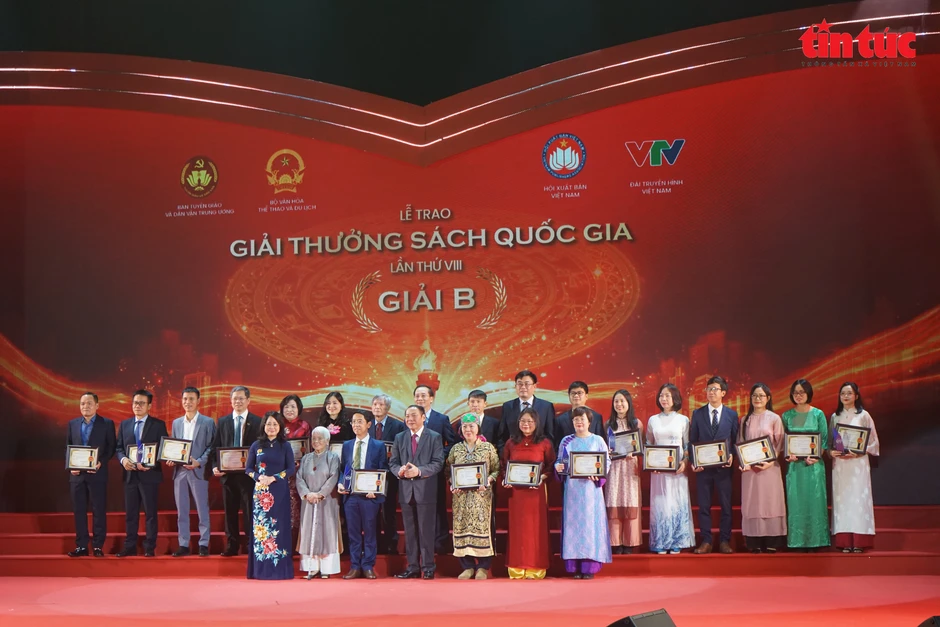 Hai bộ sách lịch sử xuất sắc giành giải A Giải thưởng Sách Quốc gia lần thứ 8 Hai bộ sách lịch sử xuất sắc giành giải A Giải thưởng Sách Quốc gia lần thứ 8