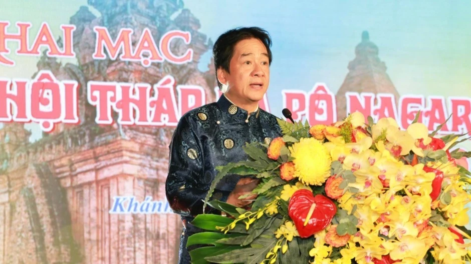 Hàng nghìn người khai hội Tháp Bà Ponagar Hàng nghìn người khai hội Tháp Bà Ponagar