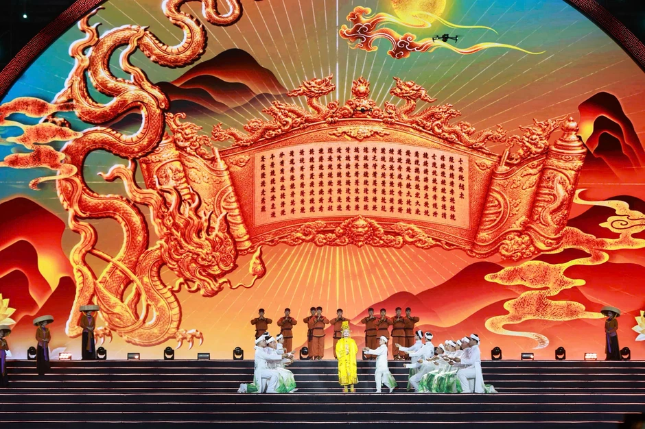 Hàng vạn người dân Bắc Ninh đổ về Quảng trường 3/2 Hàng vạn người dân Bắc Ninh đổ về Quảng trường 3/2
