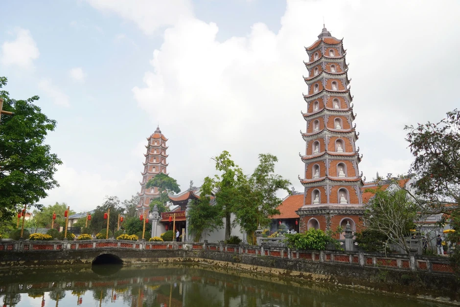 Hàng vạn phật tử về khai hội ở ngôi chùa Phật hoàng Trần Nhân Tông từng ghé thăm Hàng vạn phật tử về khai hội ở ngôi chùa Phật hoàng Trần Nhân Tông từng ghé thăm