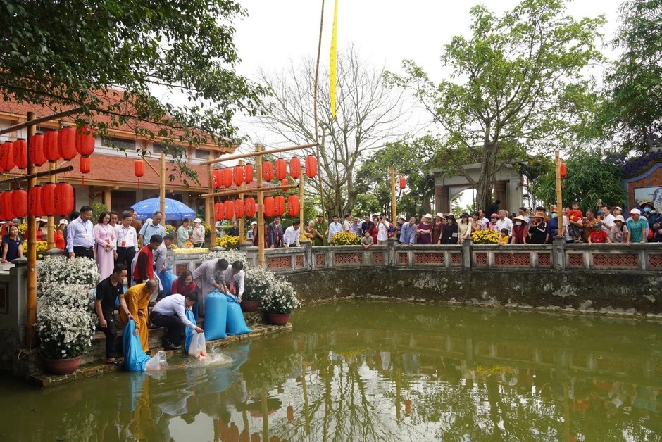 Hàng vạn phật tử về khai hội ở ngôi chùa Phật hoàng Trần Nhân Tông từng ghé thăm Hàng vạn phật tử về khai hội ở ngôi chùa Phật hoàng Trần Nhân Tông từng ghé thăm