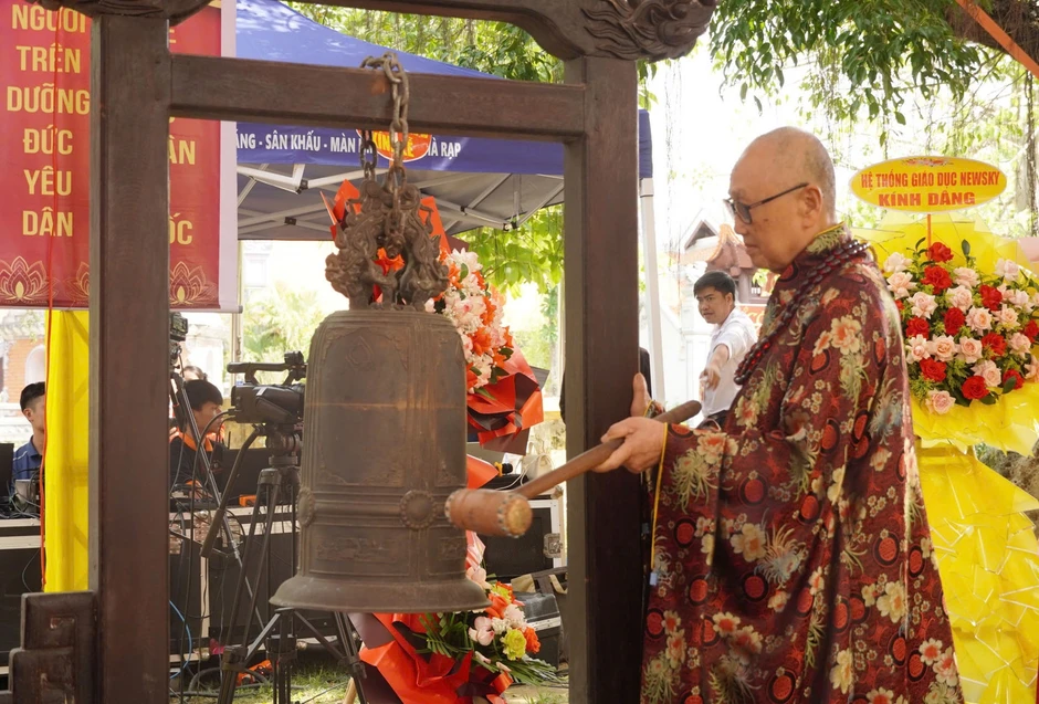 Hàng vạn phật tử về khai hội ở ngôi chùa Phật hoàng Trần Nhân Tông từng ghé thăm Hàng vạn phật tử về khai hội ở ngôi chùa Phật hoàng Trần Nhân Tông từng ghé thăm