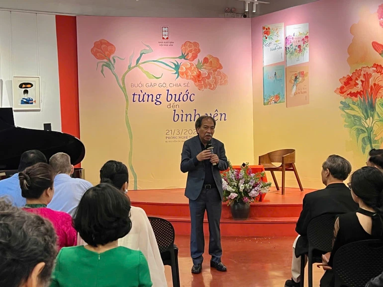 Hành trình tìm về bình yên qua những trang sách của tác giả Hoàng Oanh Hành trình tìm về bình yên qua những trang sách của tác giả Hoàng Oanh