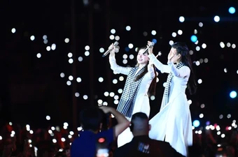 Hòa Minzy, Cẩm Ly hát lời mới thay cho câu 'Lúa chín cao nhưng chẳng hề cúi đầu'
