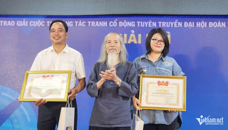 Họa sĩ thổi tinh thần làm chủ tương lai vào tranh cổ động Đại hội Đoàn Họa sĩ thổi tinh thần làm chủ tương lai vào tranh cổ động Đại hội Đoàn