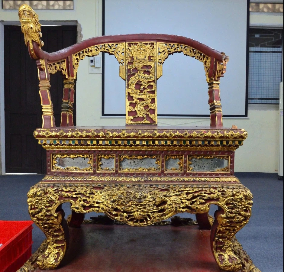 Hoàn thành phục chế ngai vàng triều Nguyễn sau vụ phá hoại Hoàn thành phục chế ngai vàng triều Nguyễn sau vụ phá hoại