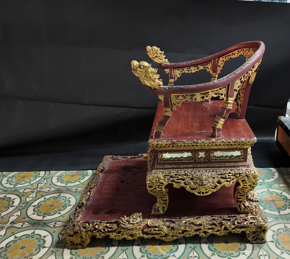 Hoàn thành phục chế ngai vàng triều Nguyễn sau vụ phá hoại Hoàn thành phục chế ngai vàng triều Nguyễn sau vụ phá hoại