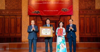 Học viện Âm nhạc Quốc gia Việt Nam đón nhận Kỷ lục số người trình diễn đàn tỳ bà nhiều nhất