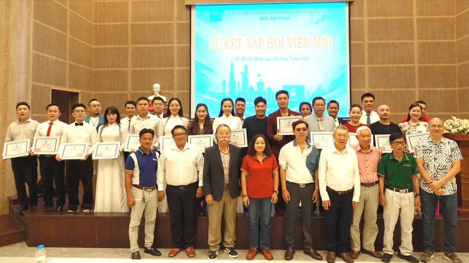 Hội Âm nhạc TPHCM về nguồn “Theo dấu chân những người anh hùng” Hội Âm nhạc TPHCM về nguồn “Theo dấu chân những người anh hùng”