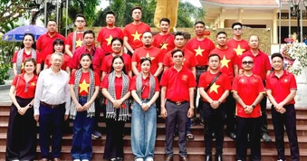 Hội Âm nhạc TPHCM về nguồn “Theo dấu chân những người anh hùng”