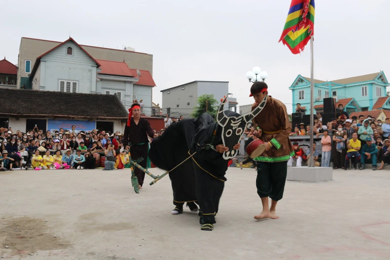 Hội Kén rể làng Đường Yên trở thành Di sản văn hóa phi vật thể quốc gia Hội Kén rể làng Đường Yên trở thành Di sản văn hóa phi vật thể quốc gia