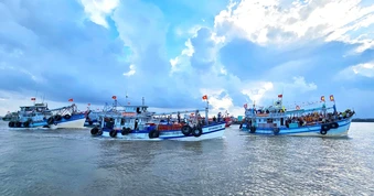 Hơn 100 tàu cá thỉnh Ông ra biển