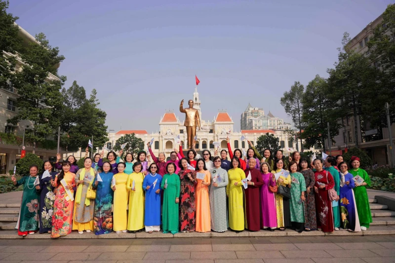 Hơn 58 ngàn người đồng diễn dân vũ áo dài tại TP Hồ Chí Minh Hơn 58 ngàn người đồng diễn dân vũ áo dài tại TP Hồ Chí Minh