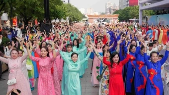 Hơn 58 ngàn người đồng diễn dân vũ áo dài tại TP Hồ Chí Minh