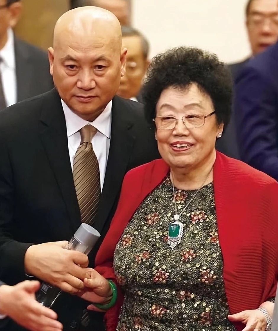 Hôn nhân 36 năm của 'Đường Tăng' Trì Trọng Thụy và vợ tỉ phú Hôn nhân 36 năm của 'Đường Tăng' Trì Trọng Thụy và vợ tỉ phú