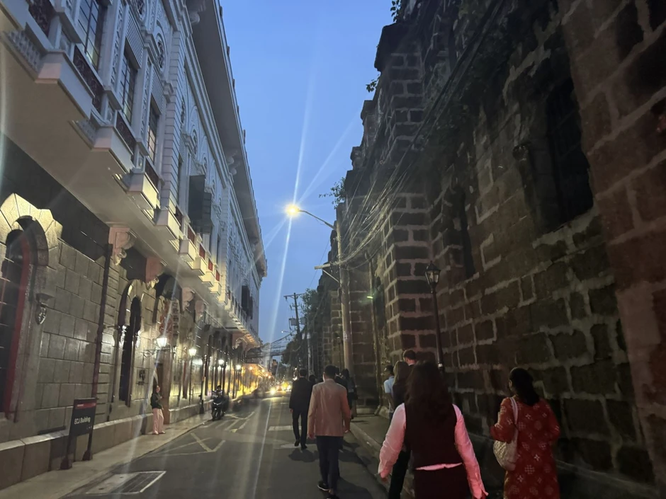 Intramuros: Những lớp thời gian giữa nhịp sống Manila Intramuros: Những lớp thời gian giữa nhịp sống Manila
