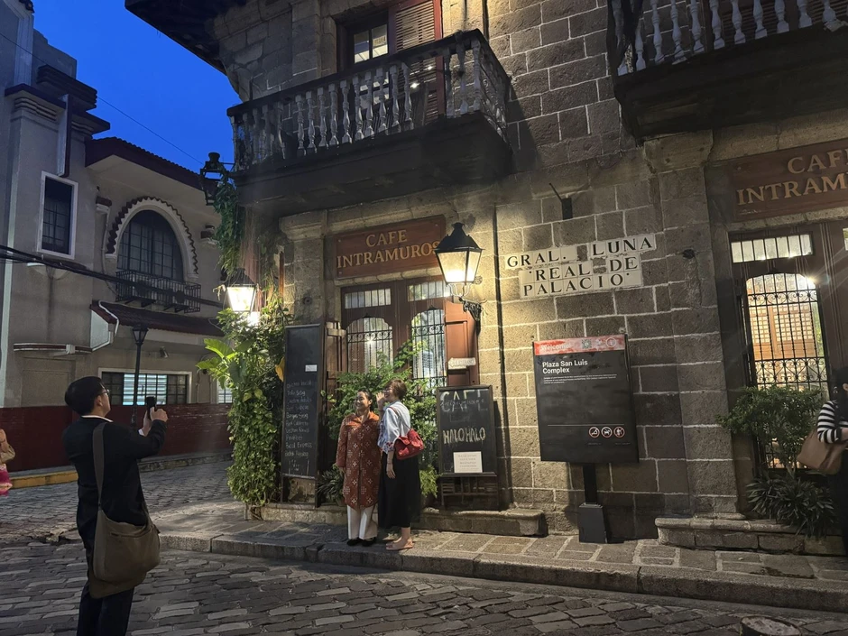 Intramuros: Những lớp thời gian giữa nhịp sống Manila Intramuros: Những lớp thời gian giữa nhịp sống Manila