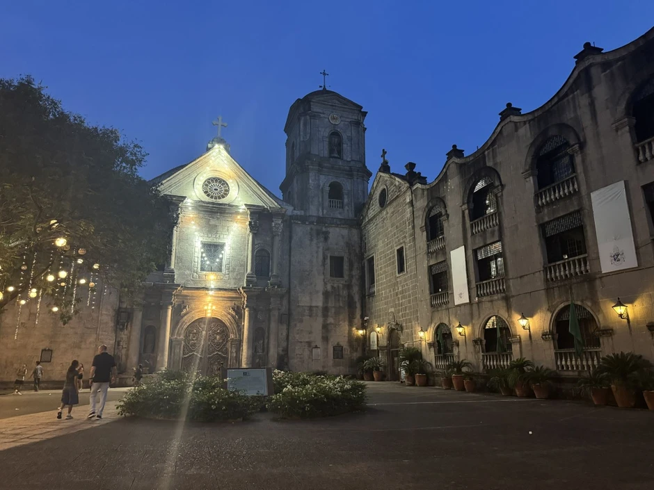 Intramuros: Những lớp thời gian giữa nhịp sống Manila Intramuros: Những lớp thời gian giữa nhịp sống Manila