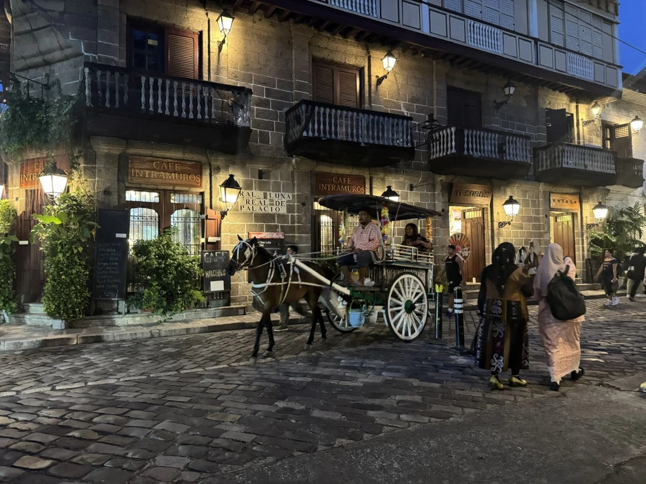 Intramuros: Những lớp thời gian giữa nhịp sống Manila Intramuros: Những lớp thời gian giữa nhịp sống Manila