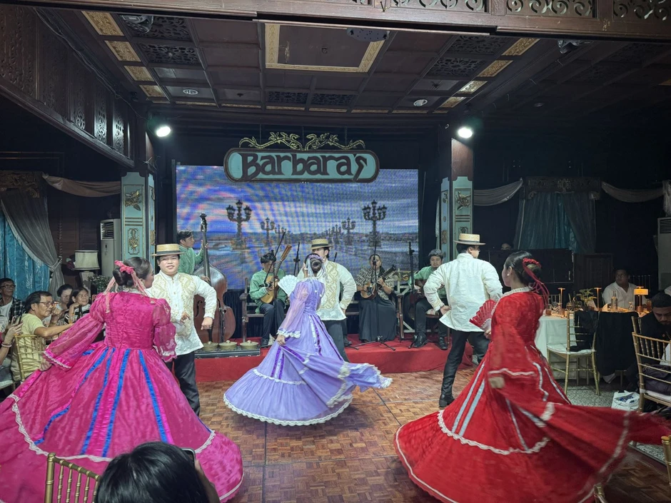Intramuros: Những lớp thời gian giữa nhịp sống Manila Intramuros: Những lớp thời gian giữa nhịp sống Manila