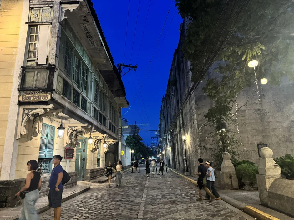 Intramuros: Những lớp thời gian giữa nhịp sống Manila Intramuros: Những lớp thời gian giữa nhịp sống Manila