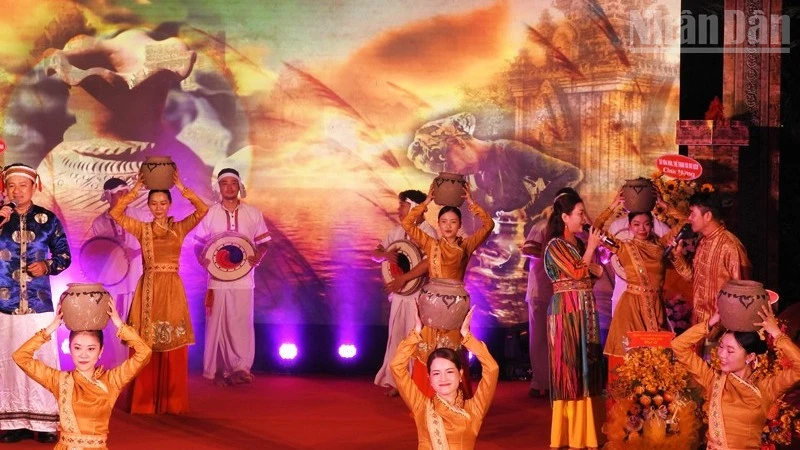 Khai hội Tháp Bà Pô Nagar 2026: Dòng chảy tâm linh giữa lòng phố biển Khai hội Tháp Bà Pô Nagar 2026: Dòng chảy tâm linh giữa lòng phố biển
