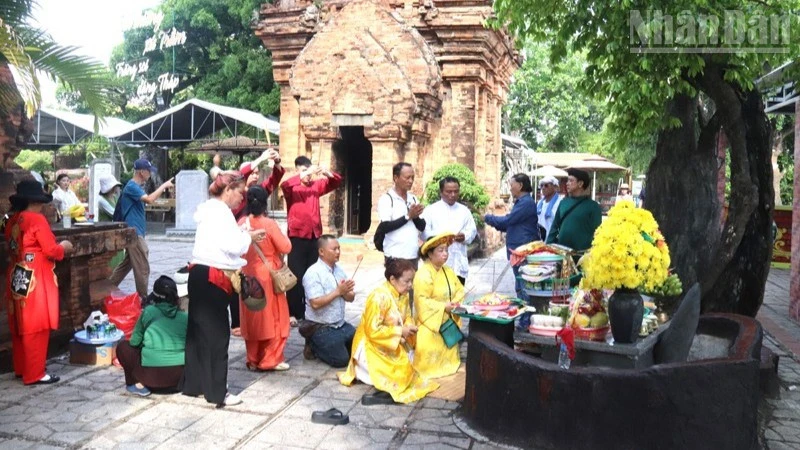 Khai hội Tháp Bà Pô Nagar 2026: Dòng chảy tâm linh giữa lòng phố biển Khai hội Tháp Bà Pô Nagar 2026: Dòng chảy tâm linh giữa lòng phố biển