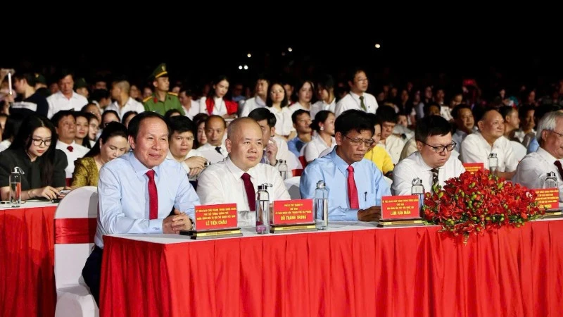 Khai mạc Lễ hội Hoa Phượng đỏ - Hải Phòng 2026 Khai mạc Lễ hội Hoa Phượng đỏ - Hải Phòng 2026