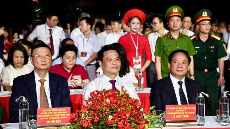 Khai mạc Lễ hội Hoa Phượng đỏ - Hải Phòng 2026 Khai mạc Lễ hội Hoa Phượng đỏ - Hải Phòng 2026