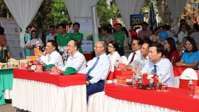 Khai mạc Ngày hội Sách và Văn hóa đọc tỉnh Đắk Lắk lần thứ 5 năm 2026 Khai mạc Ngày hội Sách và Văn hóa đọc tỉnh Đắk Lắk lần thứ 5 năm 2026