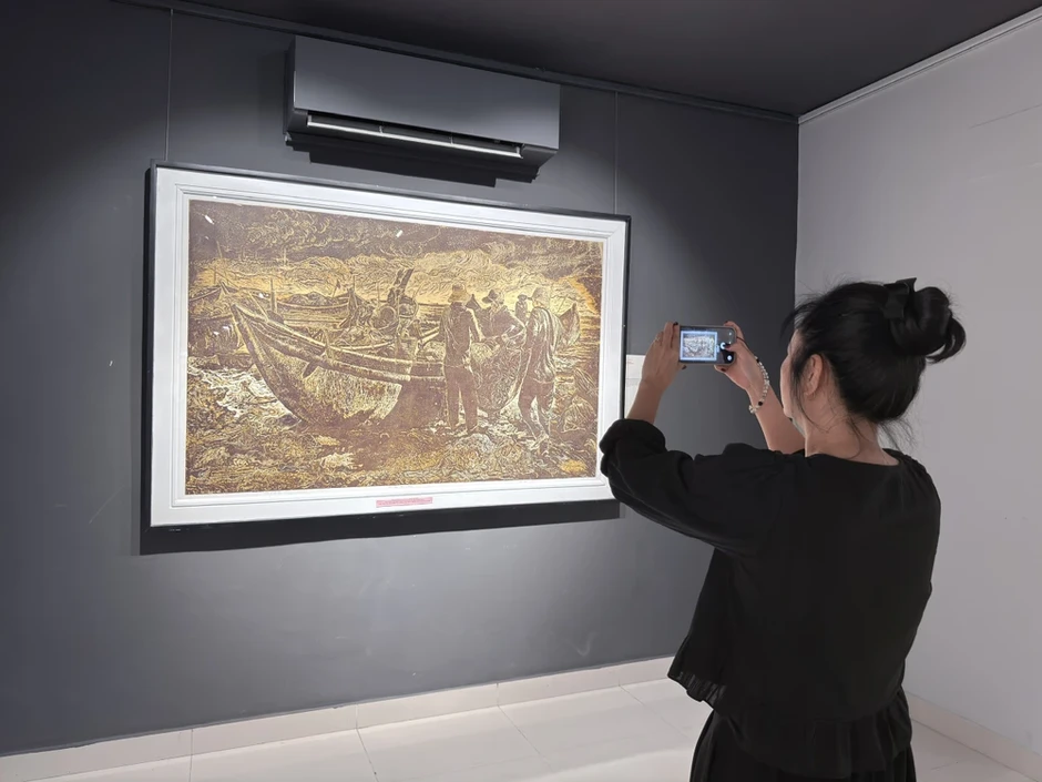 Khai mạc triển lãm 24 tác phẩm mỹ thuật về học tập và làm theo tư tưởng, đạo đức, phong cách Hồ Chí Minh Khai mạc triển lãm 24 tác phẩm mỹ thuật về học tập và làm theo tư tưởng, đạo đức, phong cách Hồ Chí Minh