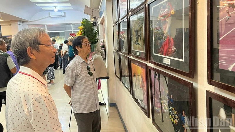 Khai mạc Triển lãm ảnh với chủ đề “Con người và cuộc sống" lần thứ X Khai mạc Triển lãm ảnh với chủ đề “Con người và cuộc sống" lần thứ X