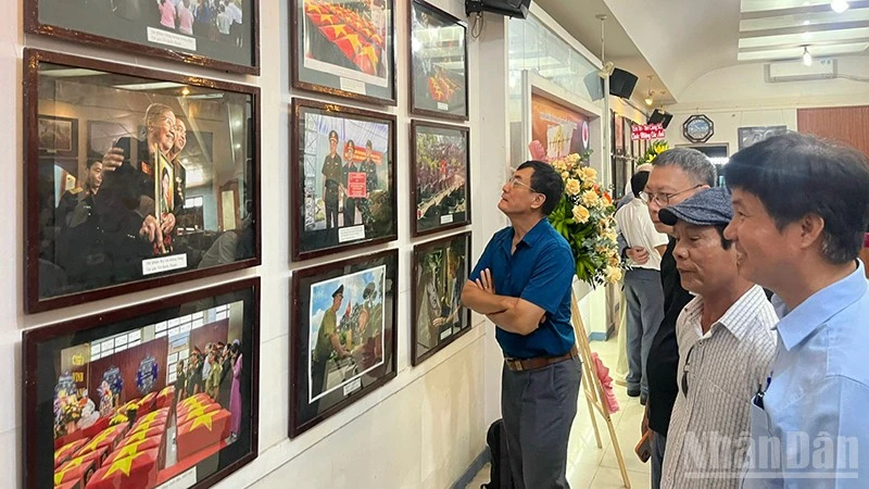 Khai mạc Triển lãm ảnh với chủ đề “Con người và cuộc sống" lần thứ X Khai mạc Triển lãm ảnh với chủ đề “Con người và cuộc sống" lần thứ X