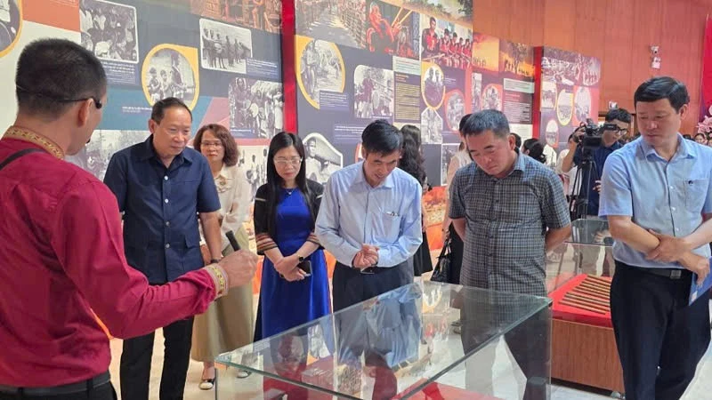 Khai mạc Triển lãm “Cồng chiêng Tây Nguyên-Thanh âm từ Đại ngàn” Khai mạc Triển lãm “Cồng chiêng Tây Nguyên-Thanh âm từ Đại ngàn”