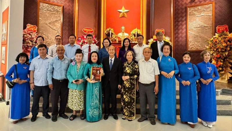 Khai trương trưng bày Nhà lưu niệm luật sư Nguyễn Hữu Thọ Khai trương trưng bày Nhà lưu niệm luật sư Nguyễn Hữu Thọ