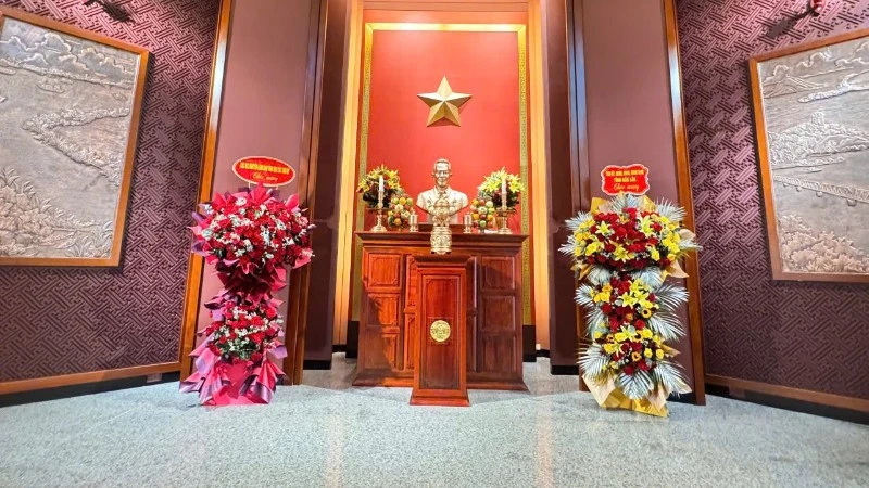 Khai trương trưng bày Nhà lưu niệm luật sư Nguyễn Hữu Thọ Khai trương trưng bày Nhà lưu niệm luật sư Nguyễn Hữu Thọ
