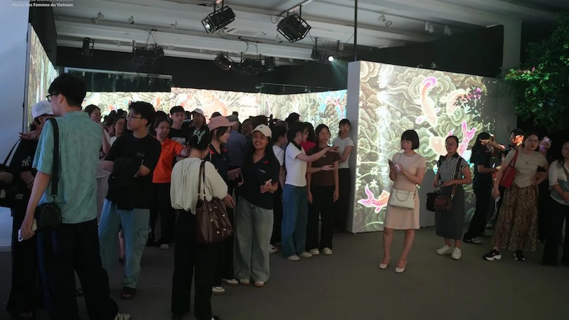 Khám phá di sản văn hóa Việt Nam qua triển lãm đa giác quan "Giao thời"