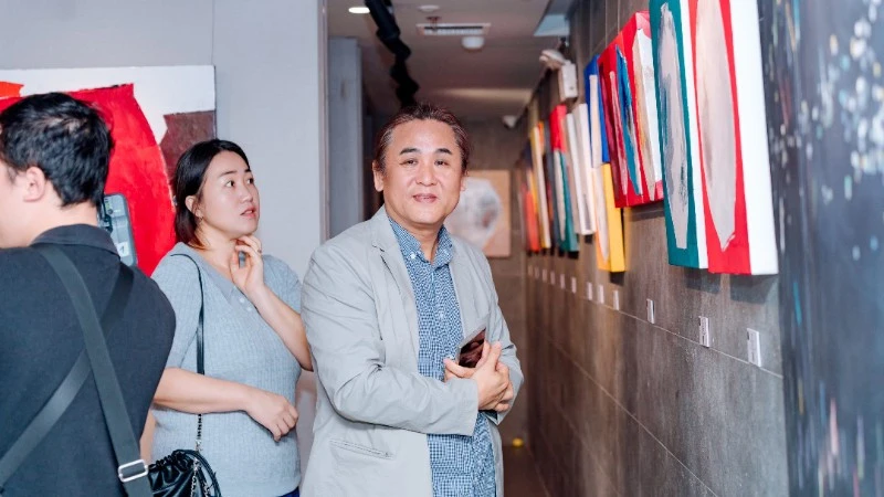 Khám phá "màu sắc nội tâm" qua triển lãm của họa sĩ Son Yun Seok Khám phá "màu sắc nội tâm" qua triển lãm của họa sĩ Son Yun Seok