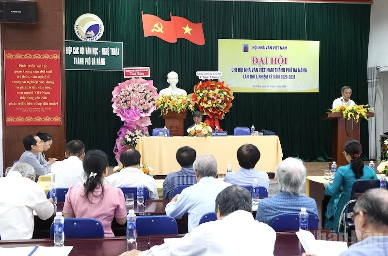 Khẳng định vai trò đầu tàu văn học địa phương của Chi hội Nhà văn Việt Nam thành phố Đà Nẵng Khẳng định vai trò đầu tàu văn học địa phương của Chi hội Nhà văn Việt Nam thành phố Đà Nẵng