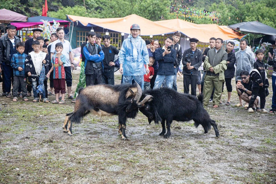 Khâu Vai - phiên chợ tình mãi gọi