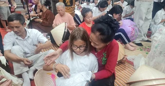 Khi lớp học trở về làng