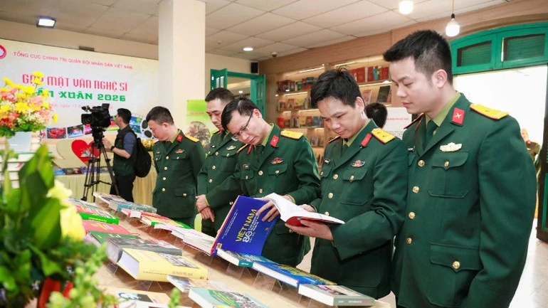 Khơi dậy sức mạnh tinh thần từ văn học, nghệ thuật về người lính Khơi dậy sức mạnh tinh thần từ văn học, nghệ thuật về người lính