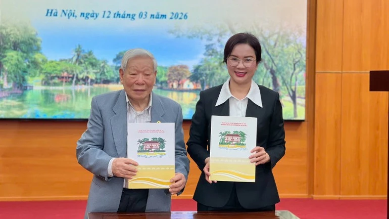Khu Di tích Phủ Chủ tịch tiếp nhận ảnh tư liệu về Chủ tịch Hồ Chí Minh Khu Di tích Phủ Chủ tịch tiếp nhận ảnh tư liệu về Chủ tịch Hồ Chí Minh